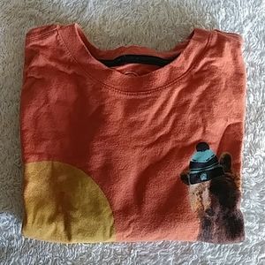T-shirt w/Bear on it